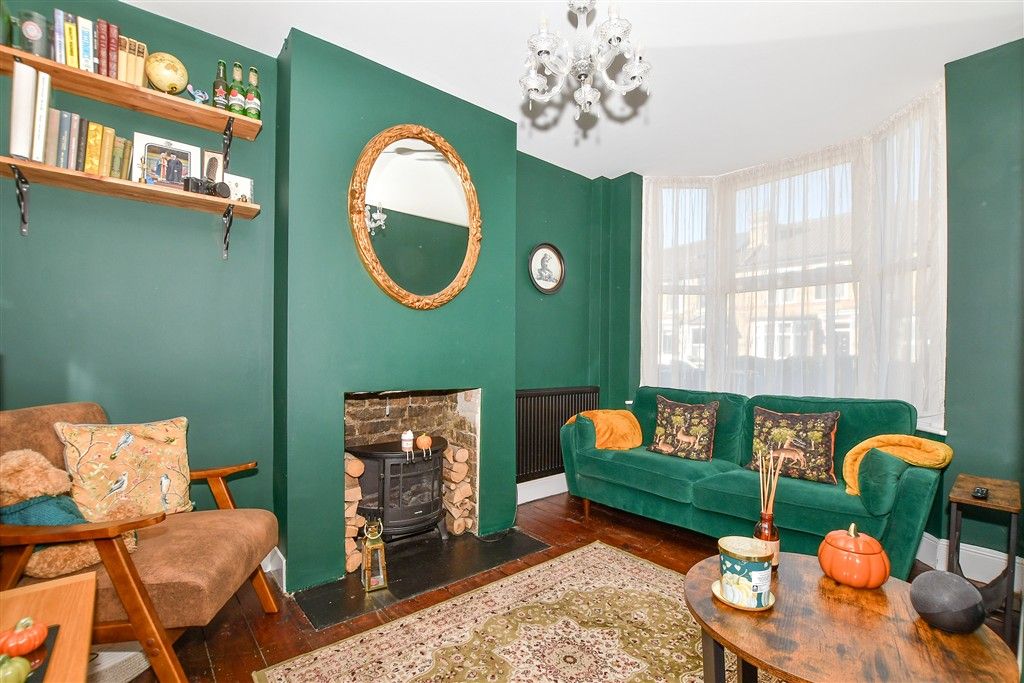 Property photo 2 of 12 Lounge