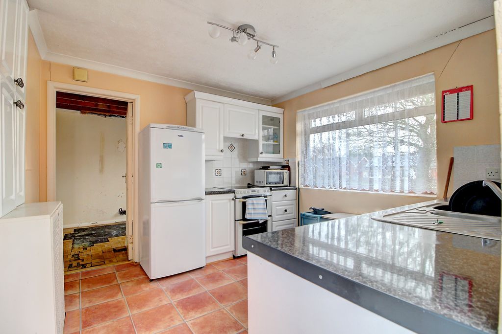 Property photo 2 of 12 Kitchen