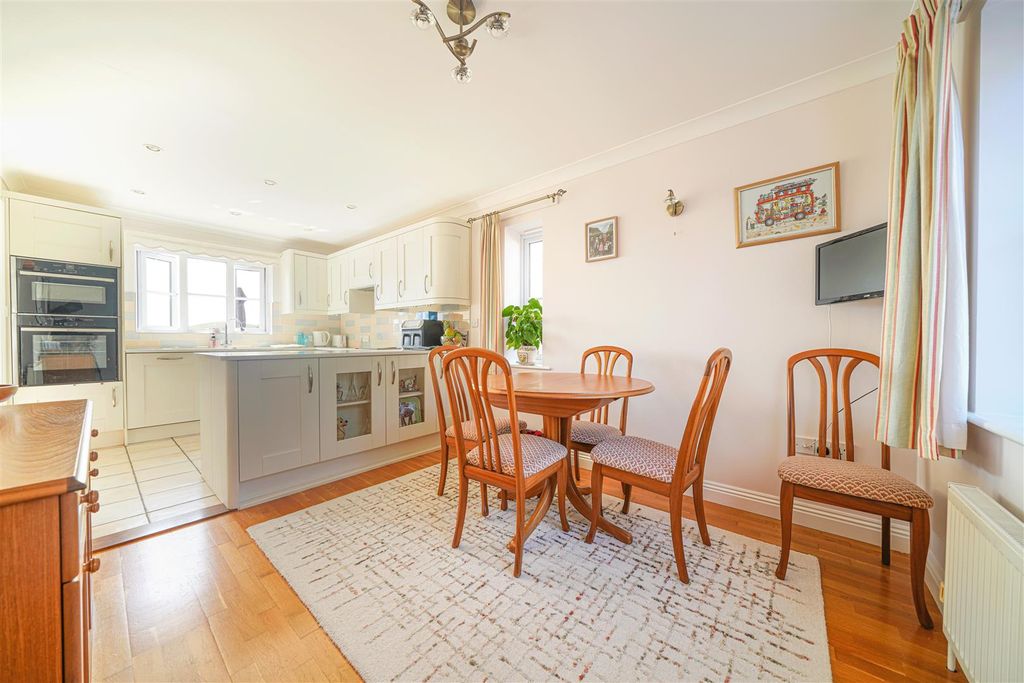 Property photo 3 of 24 Dining Valley.Png