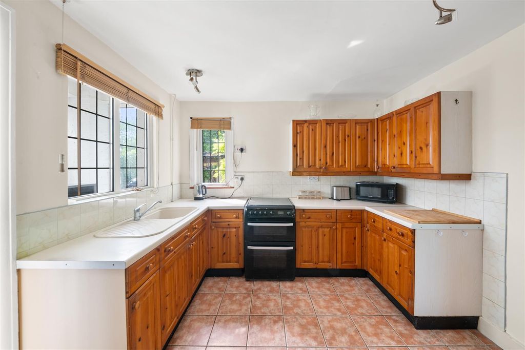 Property photo 2 of 18