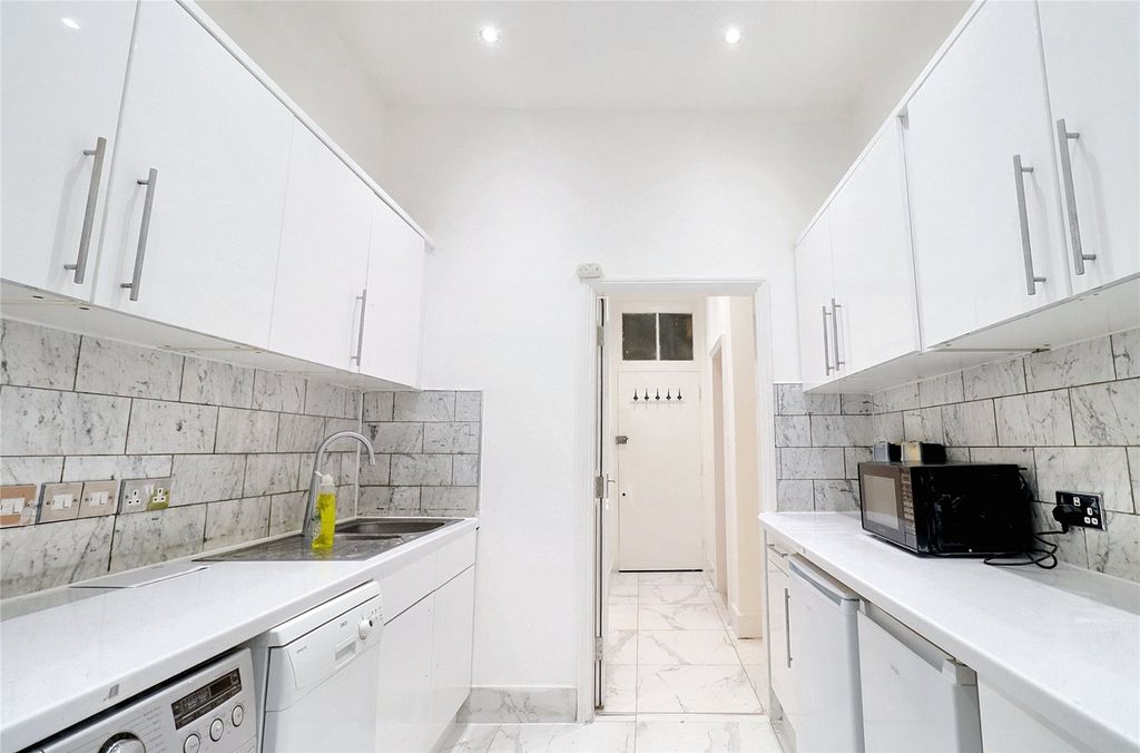 Property photo 3 of 6 Picture No. 12