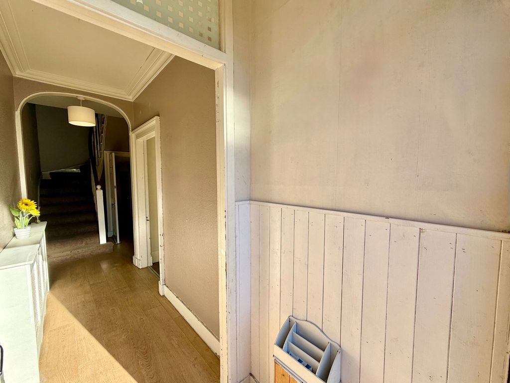 Property photo 3 of 27