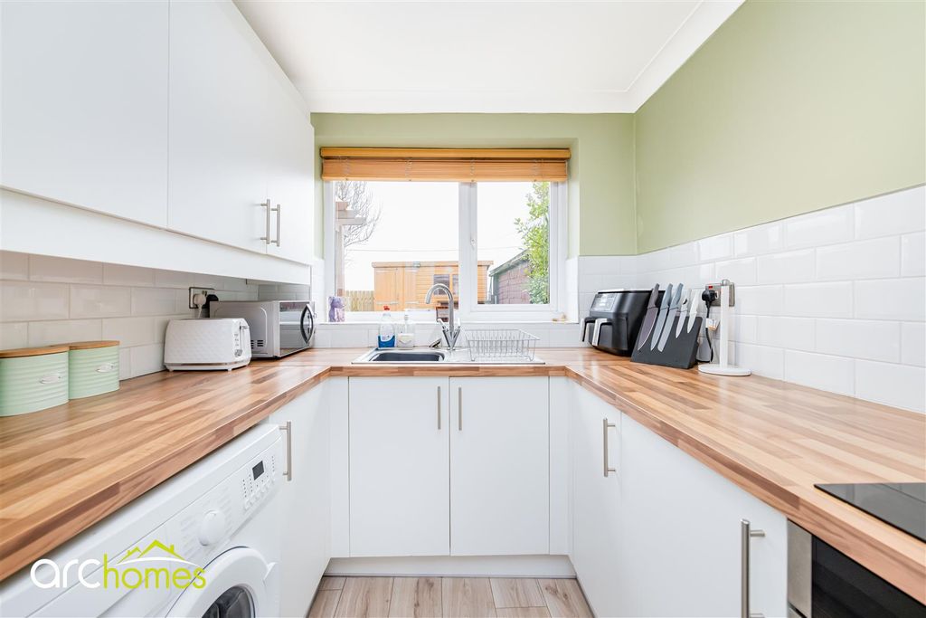 Property photo 3 of 32 Dicconson-12.Jpg