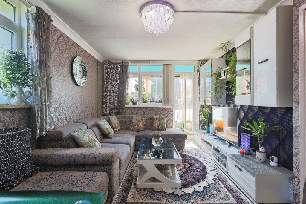 Property photo 3 of 18 Photo