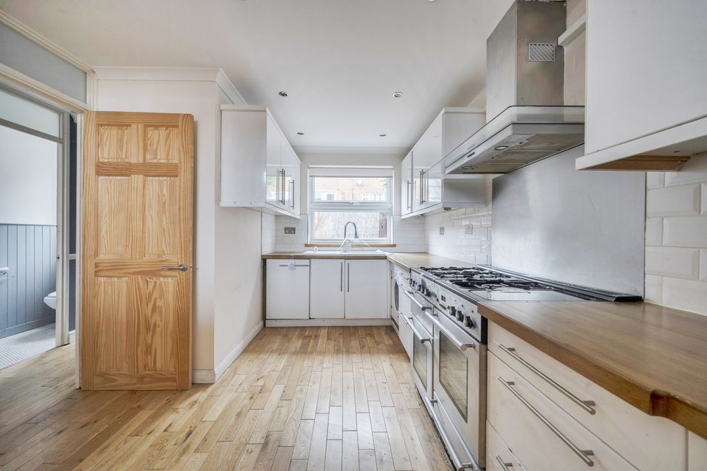 Property photo 2 of 16 Kitchen