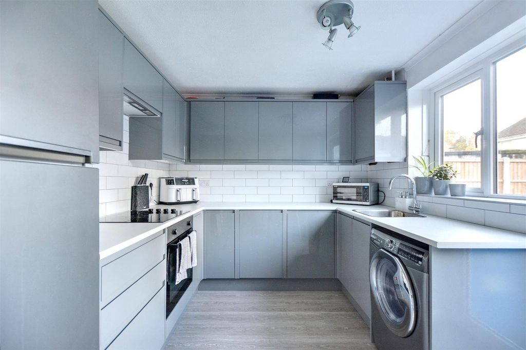 Property photo 3 of 14 Dining Kitchen