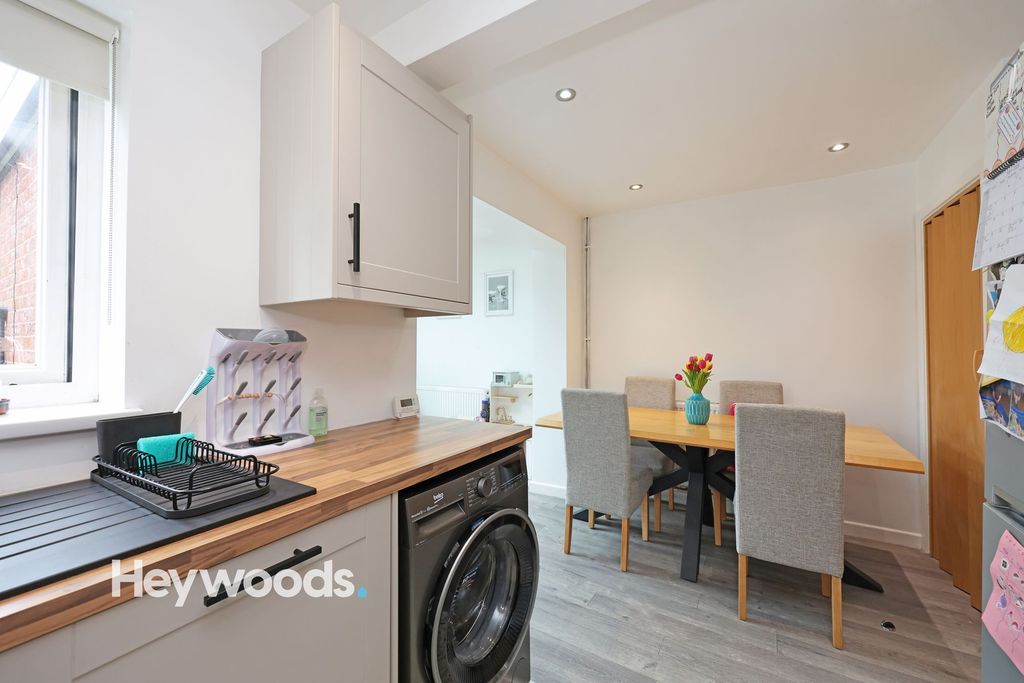 Property photo 3 of 31