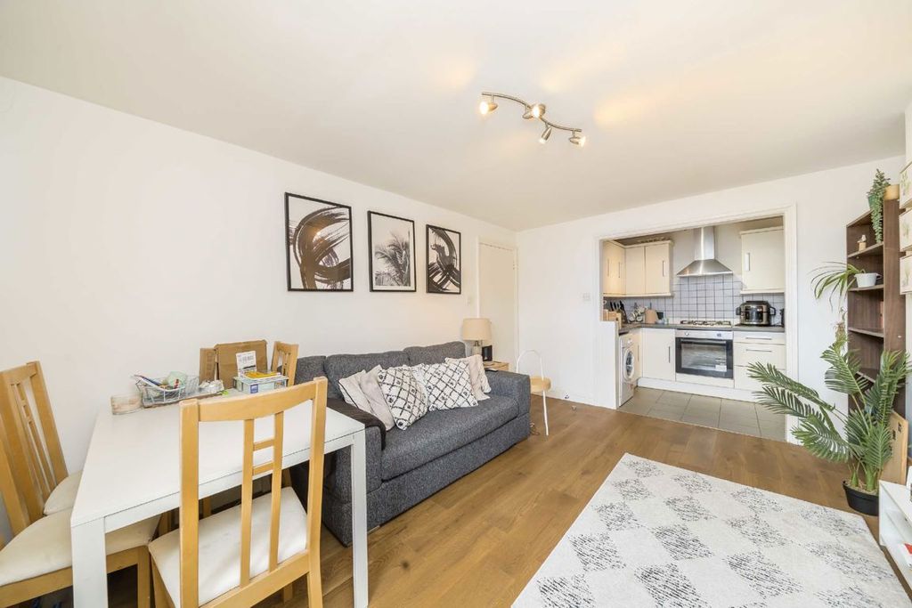 Property photo 3 of 6