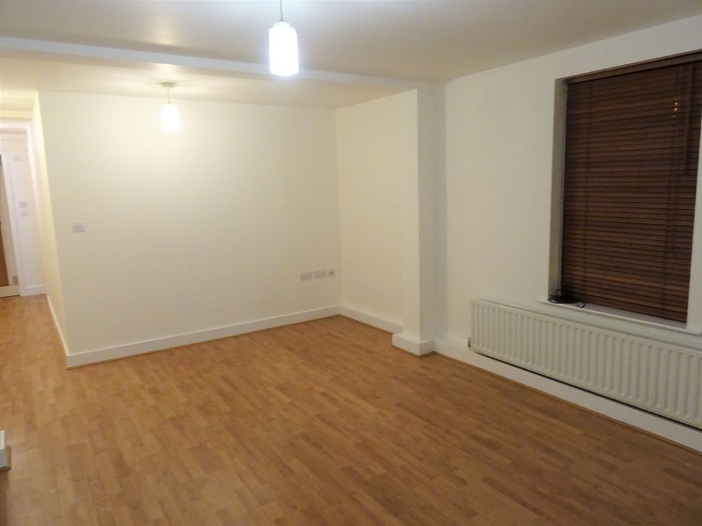 Property photo 3 of 6 Living Room