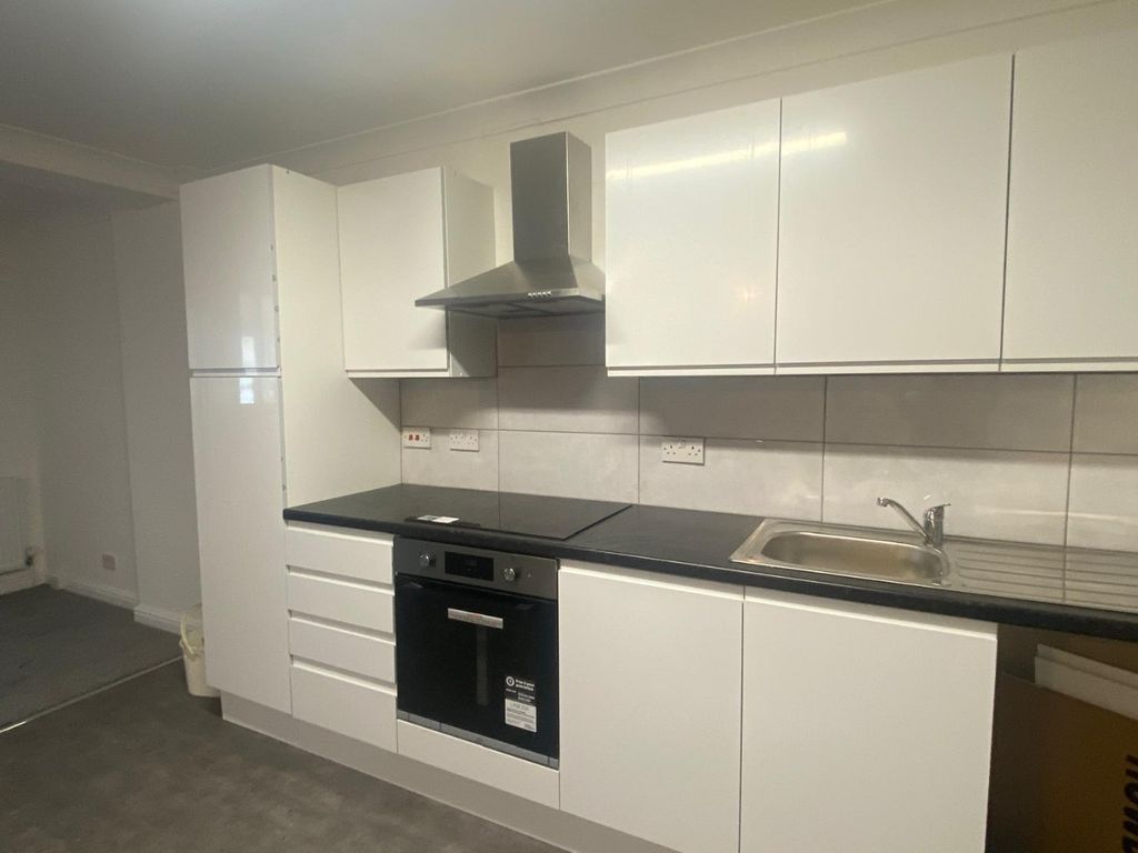 Property photo 2 of 15 5083441