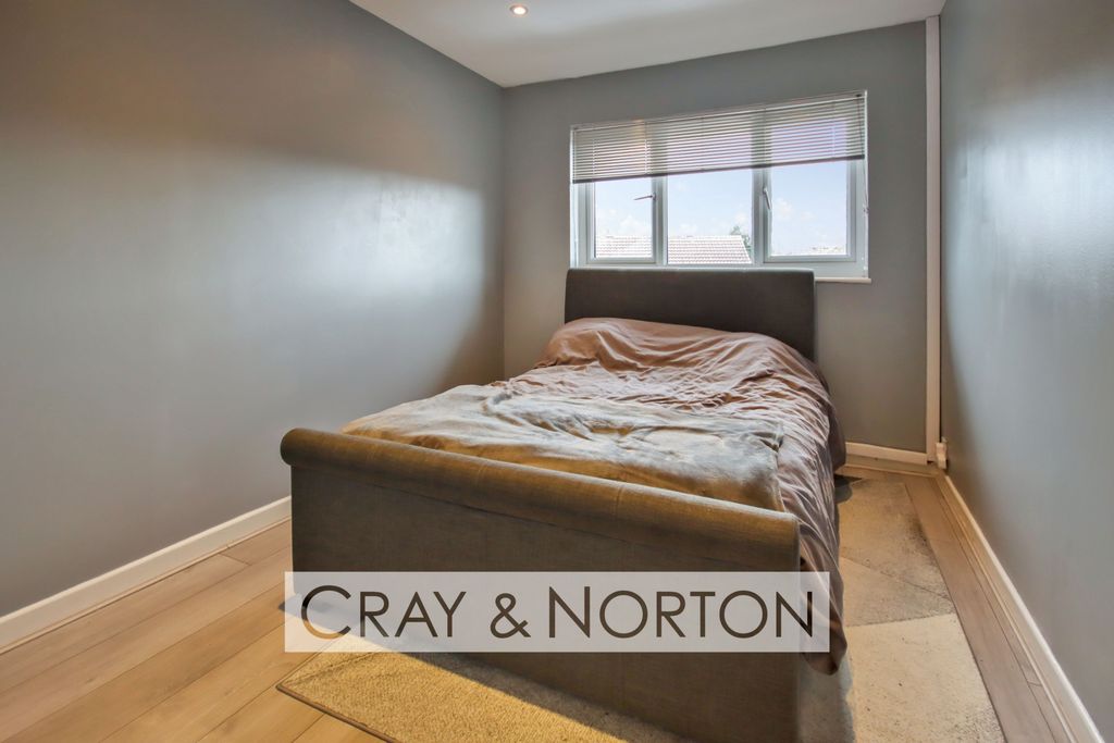 Property photo 3 of 7 Photo 6