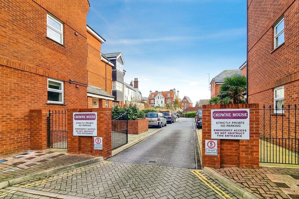 Property photo 2 of 8