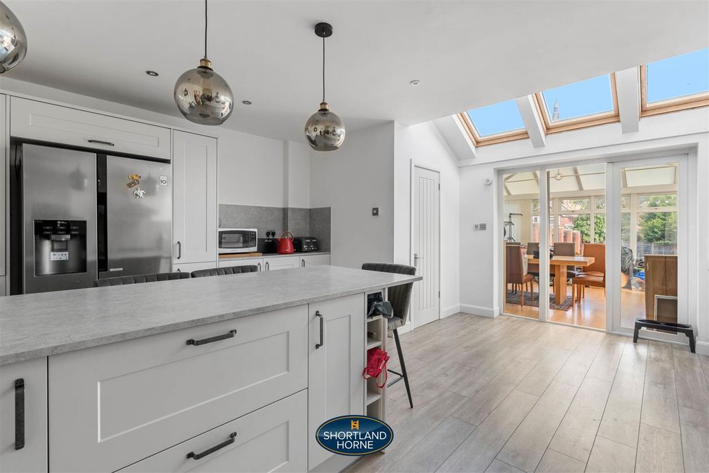 Property photo 3 of 31 45 Arnold Ave (23 Of 33).Jpg