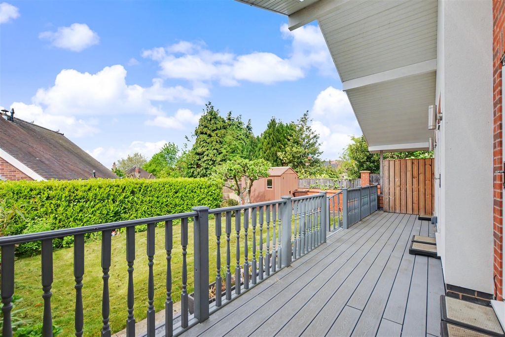 Property photo 3 of 33 Veranda_2.Jpeg