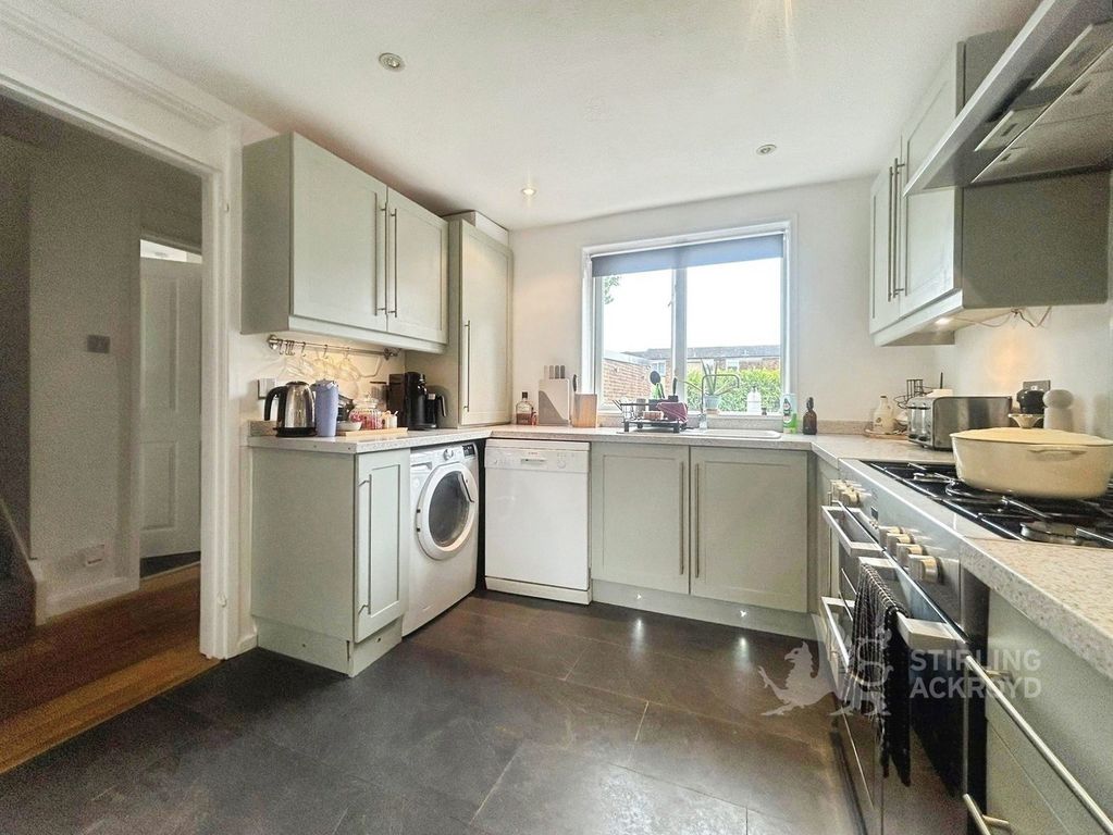 Property photo 3 of 8 Kitchen