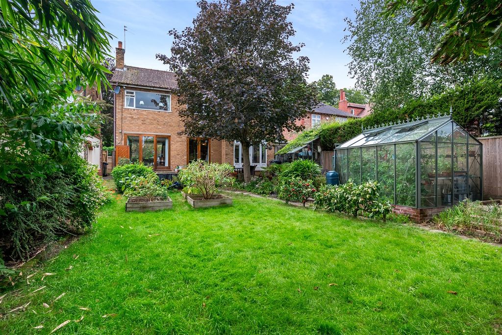 Property photo 2 of 21 Garden