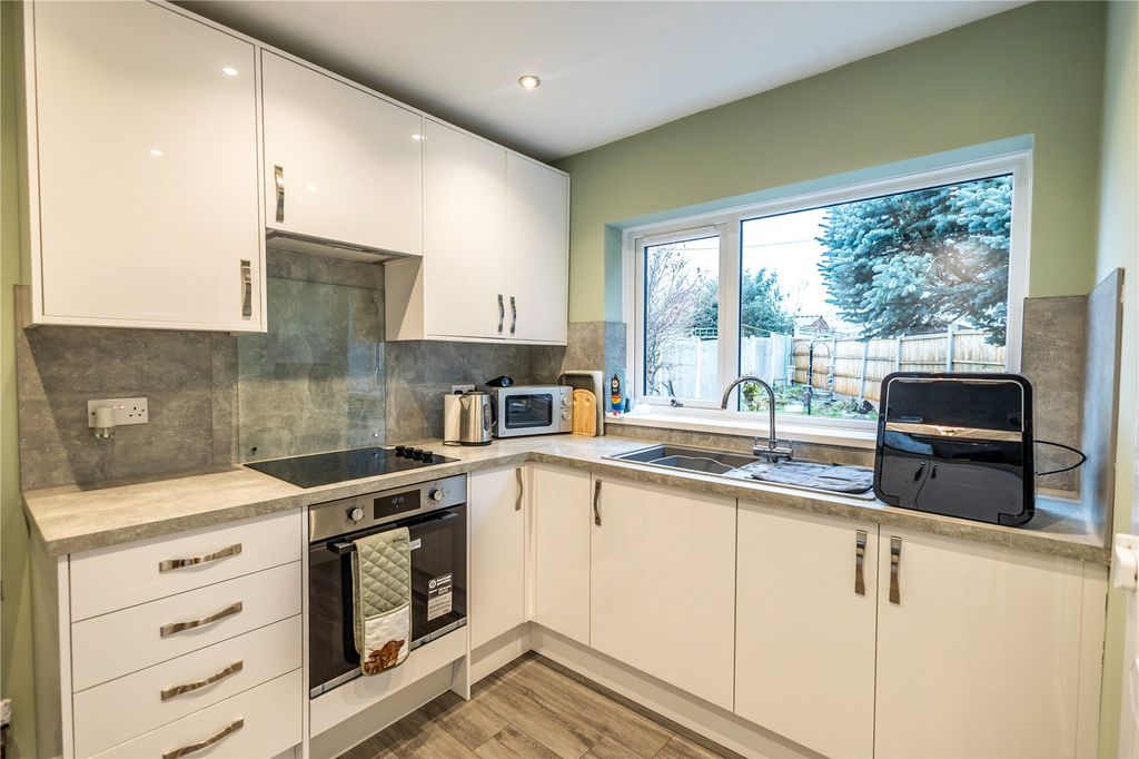 Property photo 2 of 22 Picture No. 17