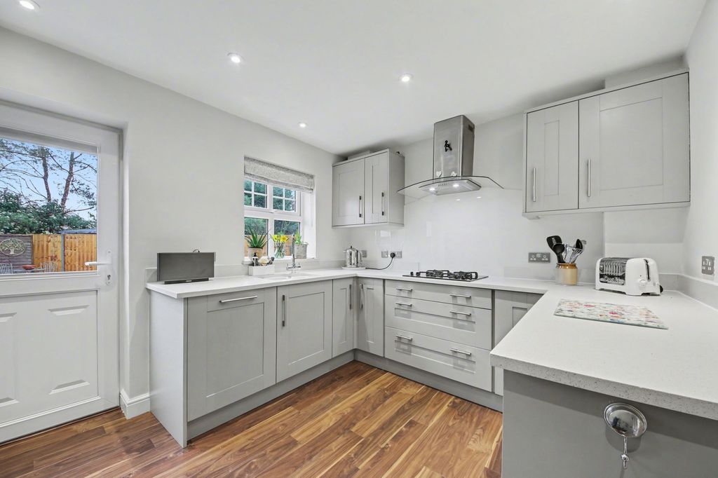 Property photo 2 of 16 Kitchen