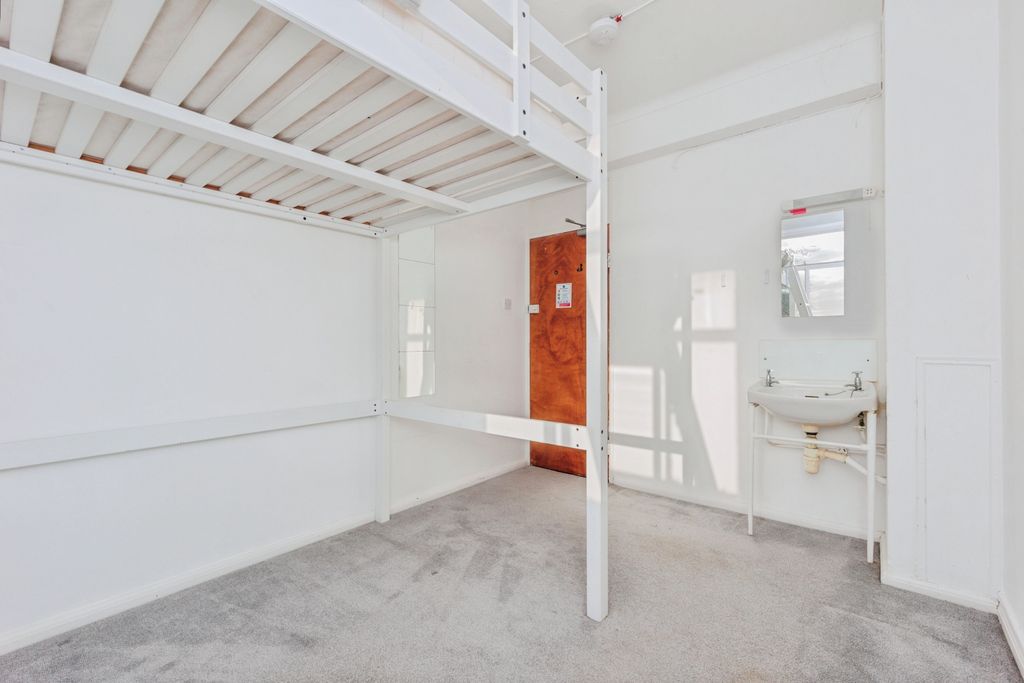 Property photo 3 of 13 Living Room/Bedroom