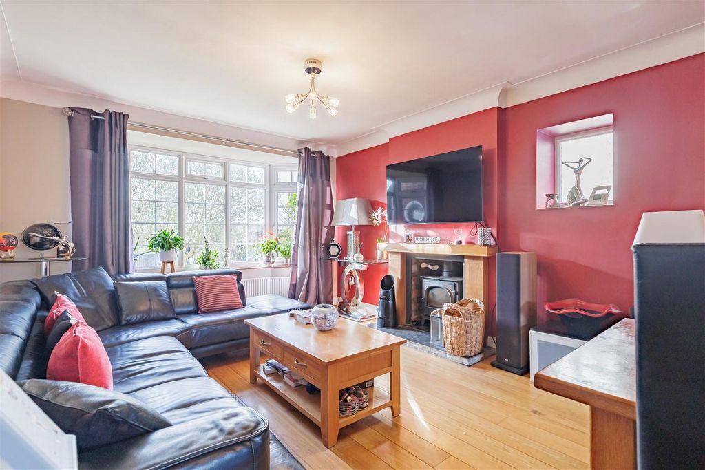 Property photo 3 of 39 Aldeburgh Dale (4).Jpg