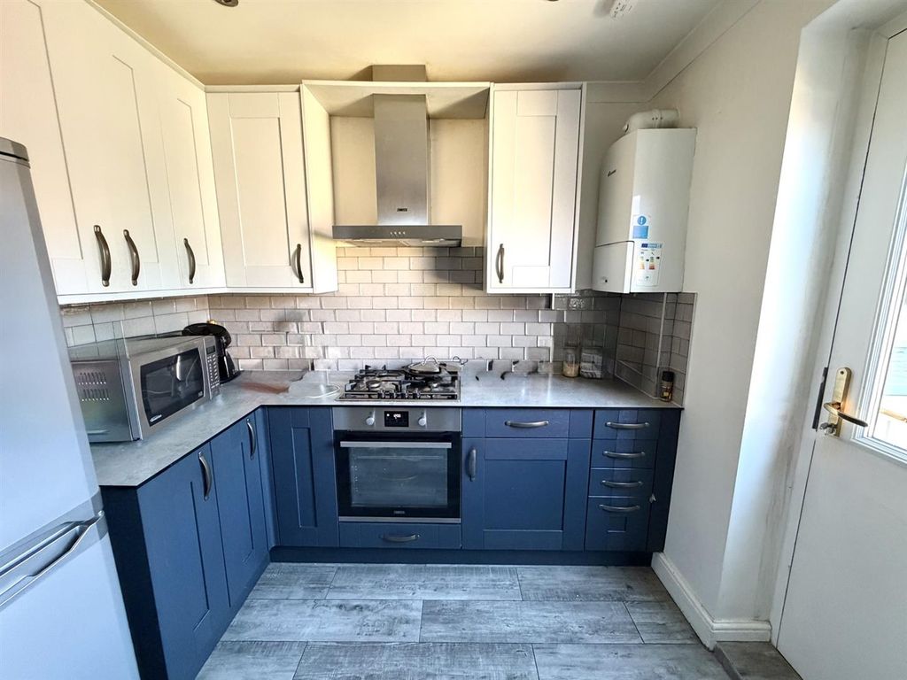 Property photo 3 of 11 Kitchen 2.Jpg