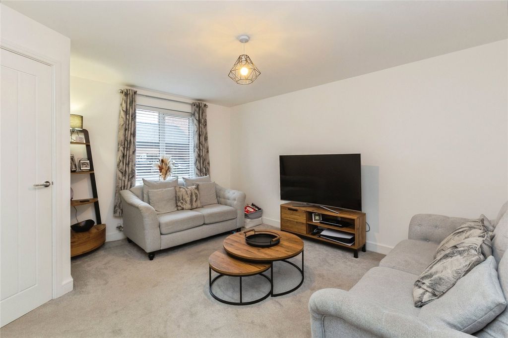 Property photo 2 of 19 Picture No. 24