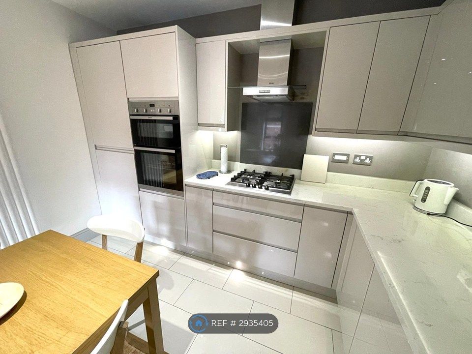 Property photo 3 of 34 Kitchen