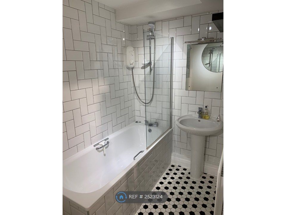 Property photo 2 of 14 Bathroom