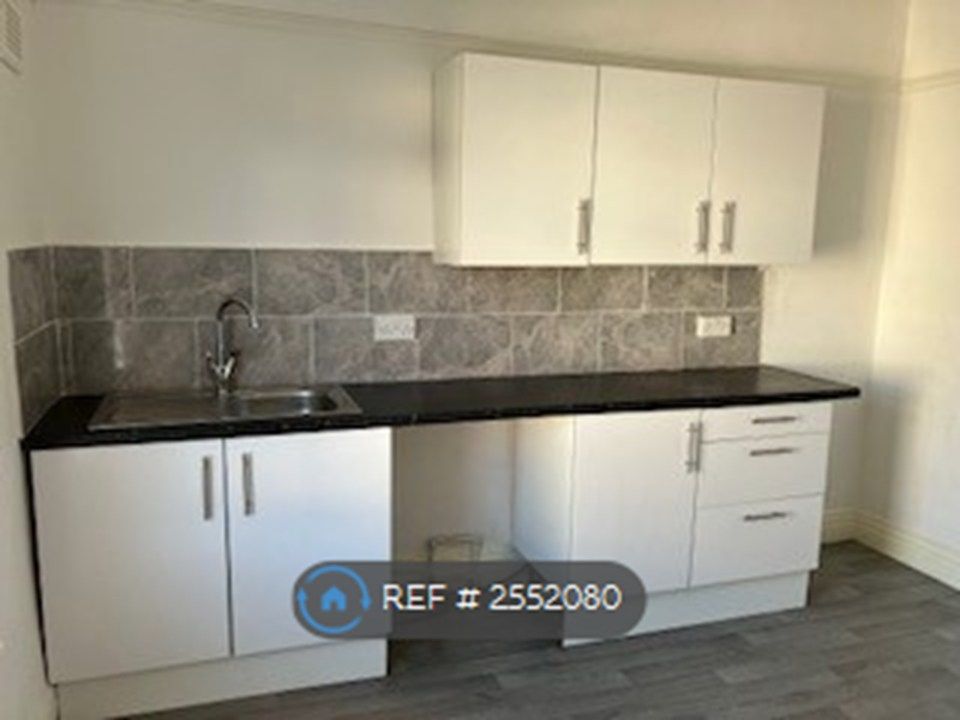 Property photo 2 of 9 Kitchen