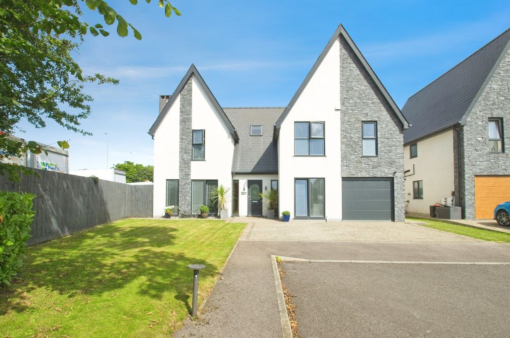 Property photo 1 of 33