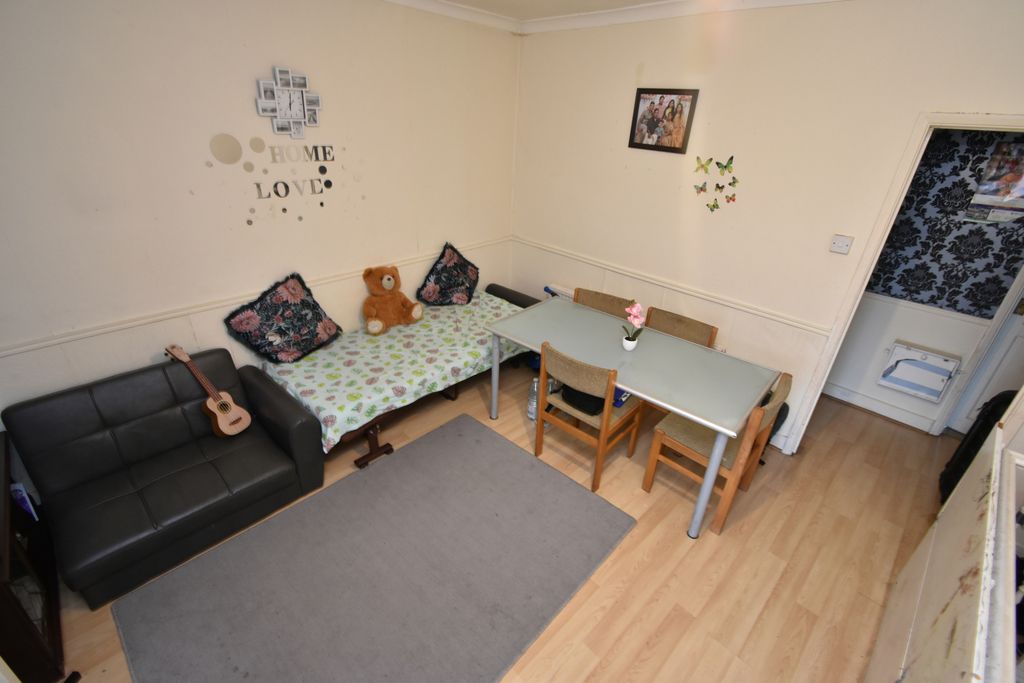 Property photo 3 of 7 Gallery