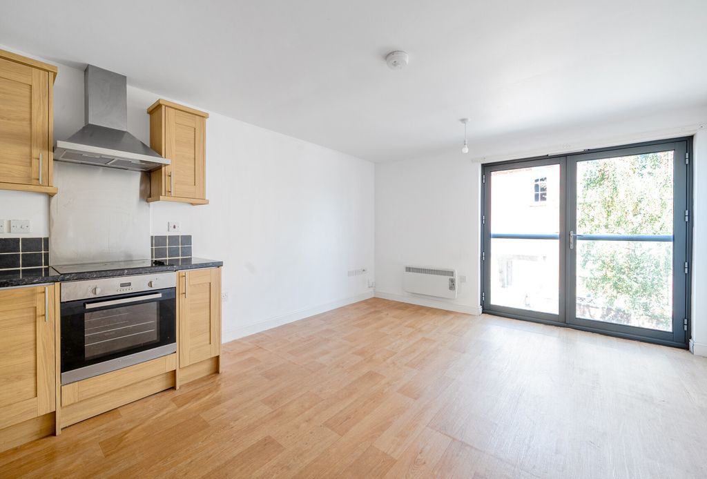 Property photo 2 of 7 1331152-8-688384A...