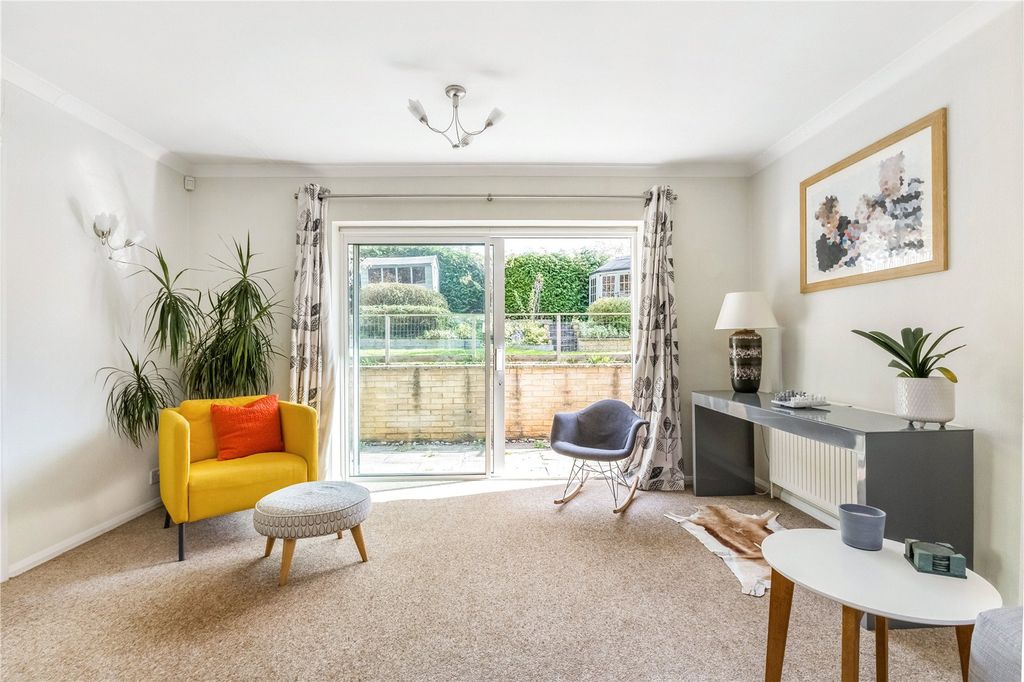 Property photo 3 of 18 Living Room