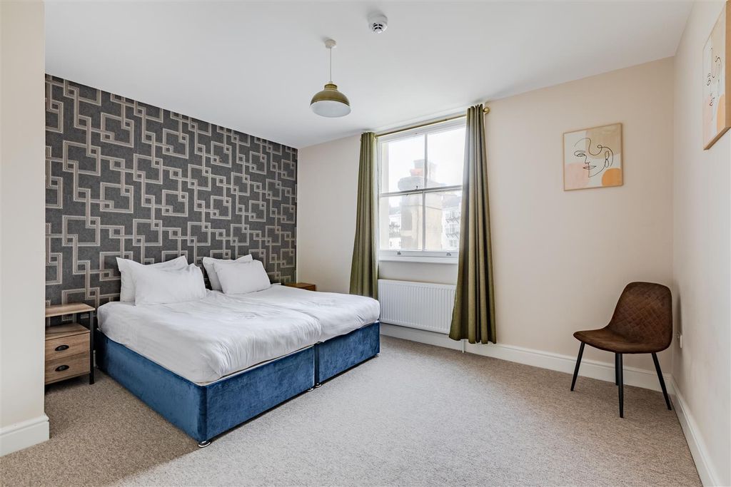 Additional image 20 of 14 bed terraced house to rentFirst Avenue, Hove BN3