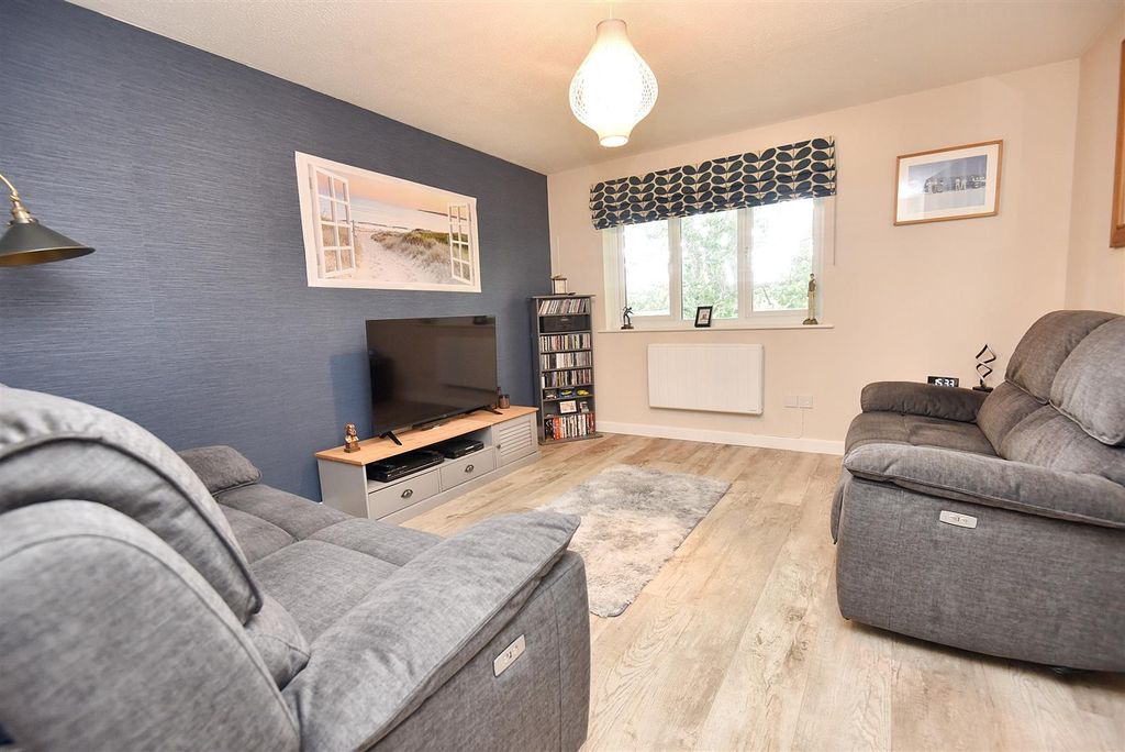 Property photo 2 of 9 Sitting/Dining Room