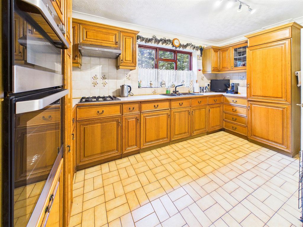 Property photo 3 of 28