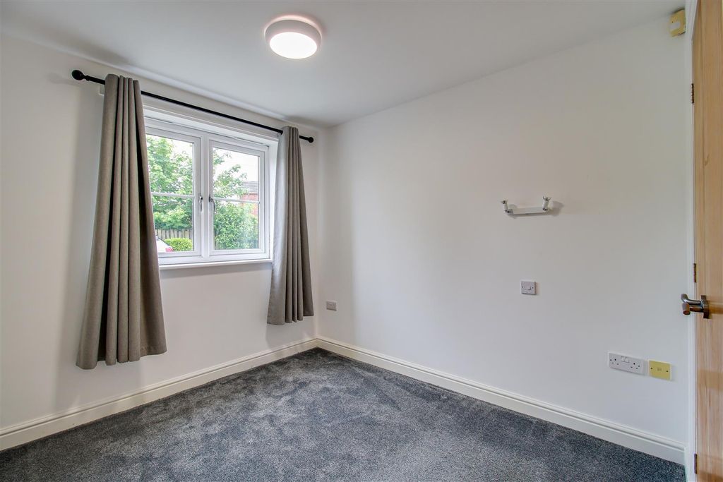 2 bed flat for saleConstable Drive, Ossett WF5 photo 5