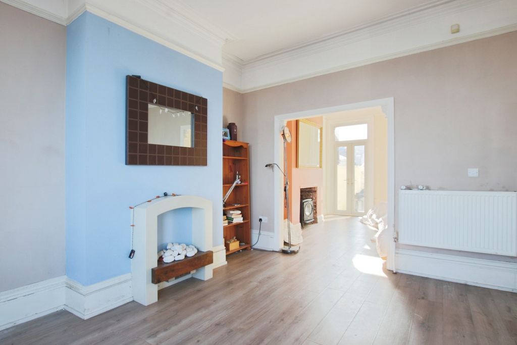 Property photo 3 of 13 4483907