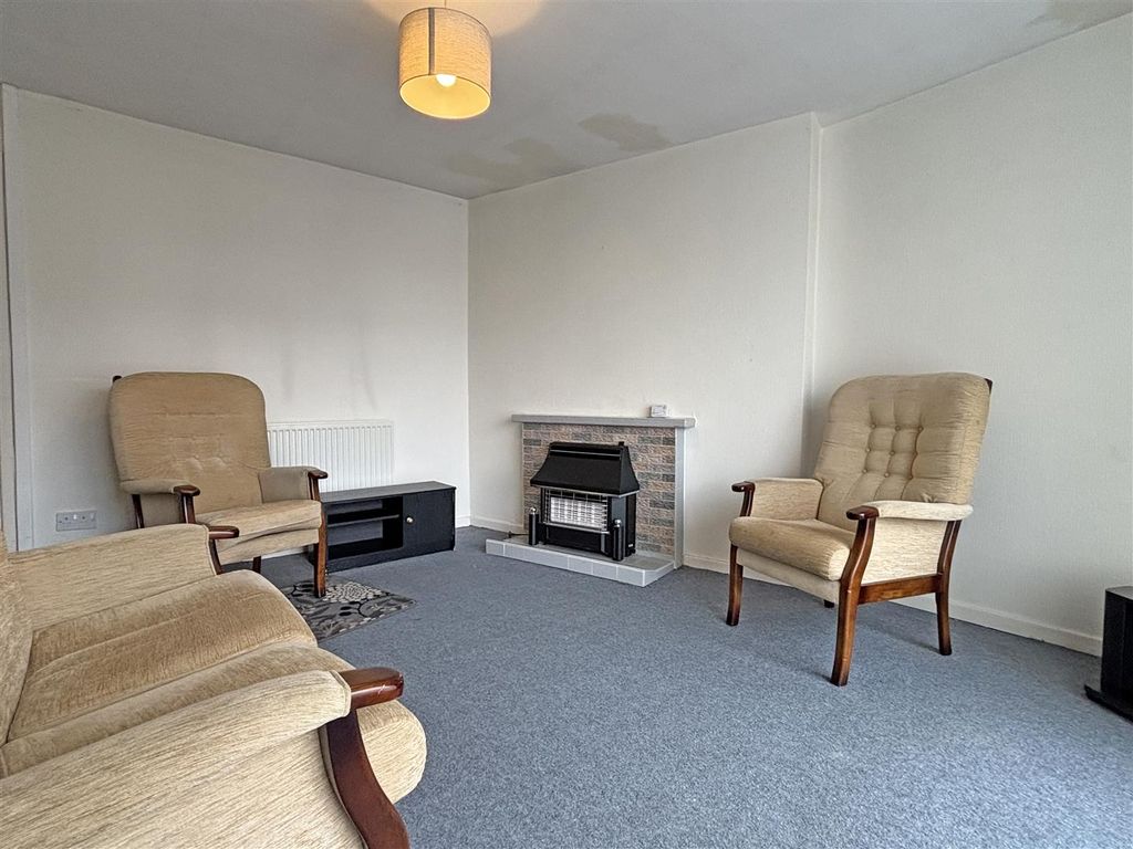 Property photo 2 of 17 Lounge.Jpg