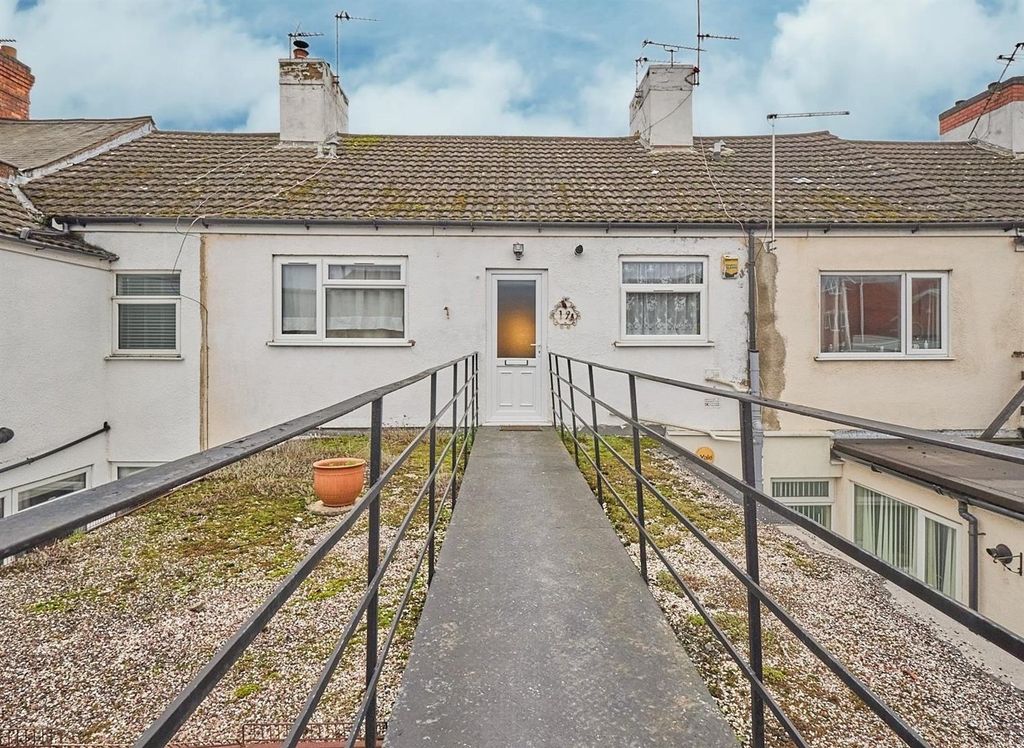 Property photo 1 of 7 Front