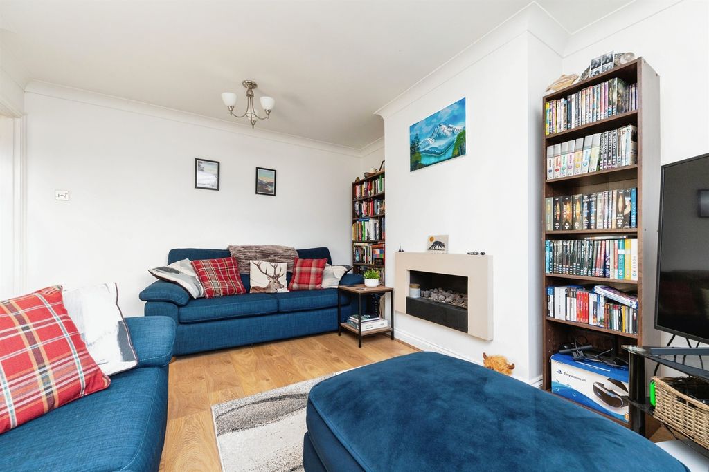 Property photo 3 of 17
