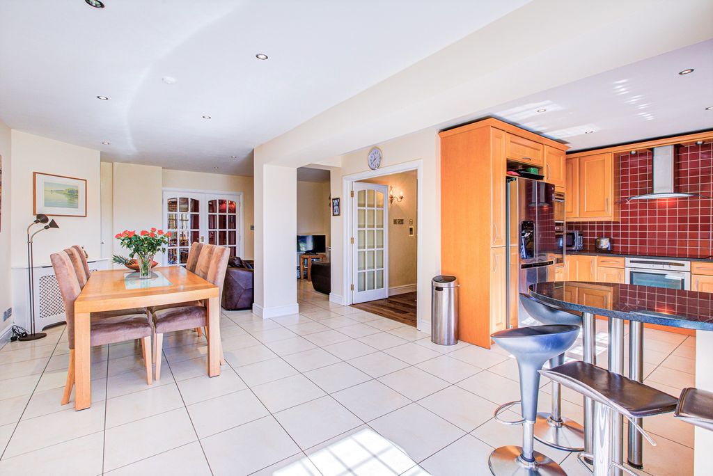 Property photo 3 of 14