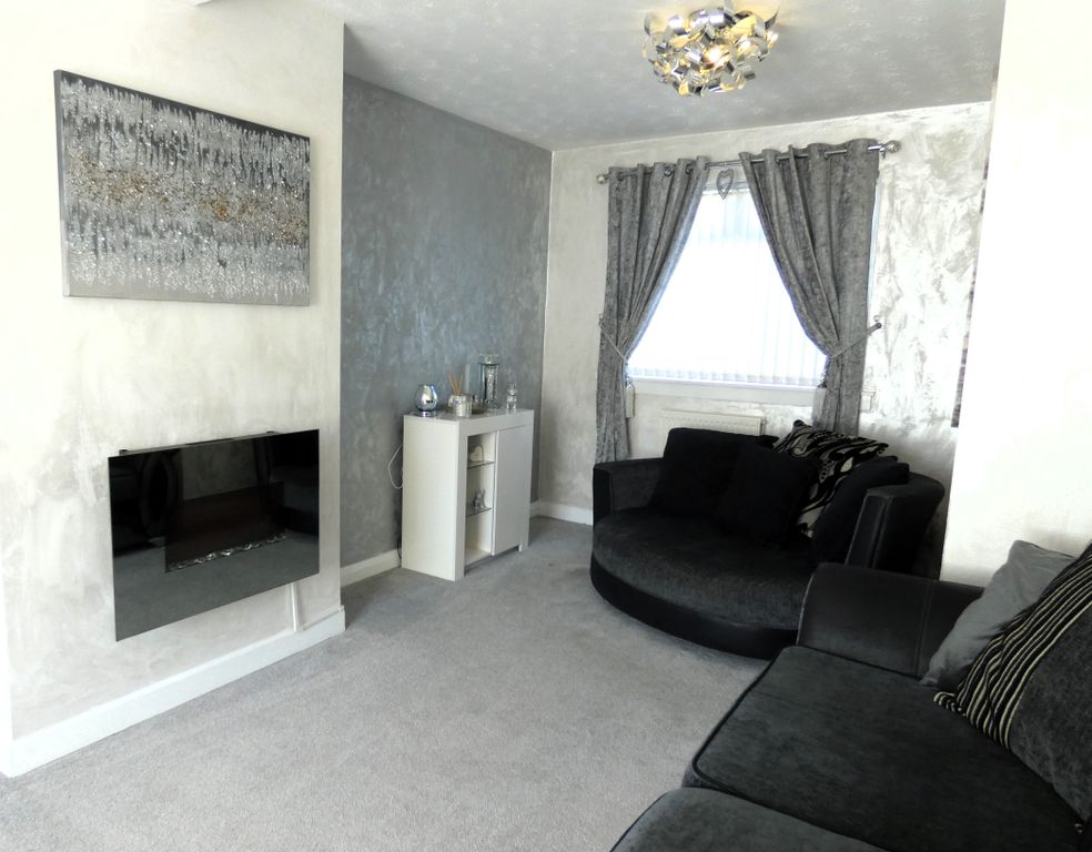 Property photo 1 of 27 Lounge