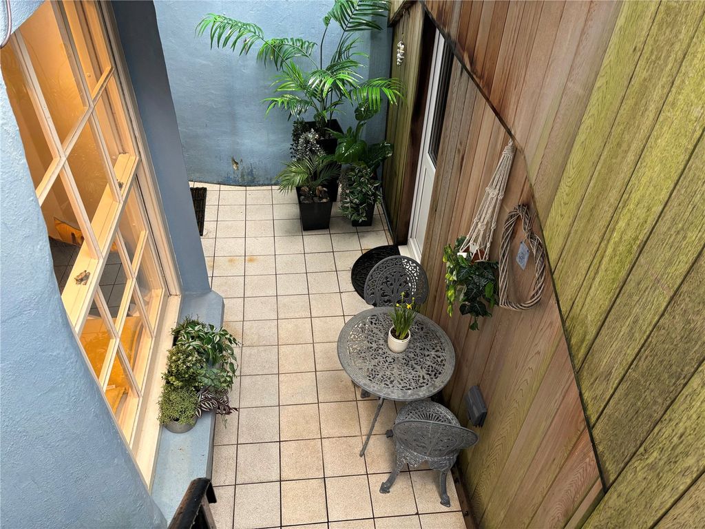 Property photo 3 of 13 Picture No. 06