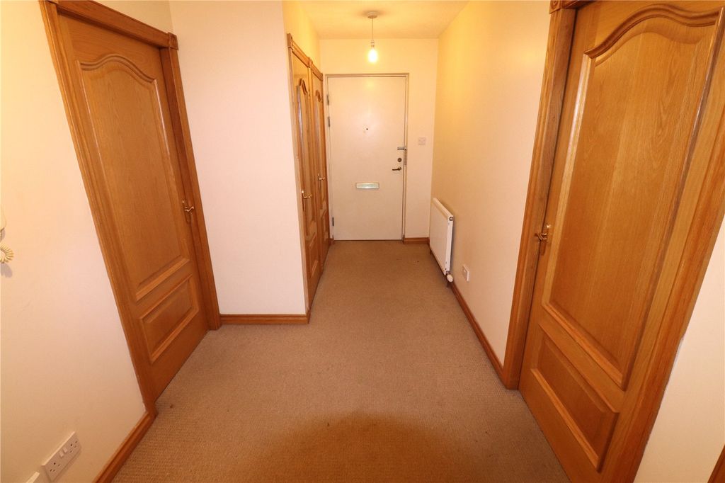 Property photo 3 of 18 Hall