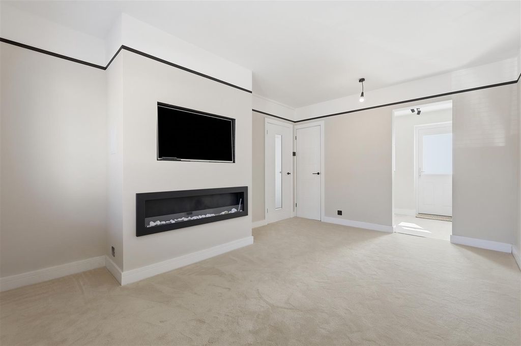 Property photo 2 of 17 2
