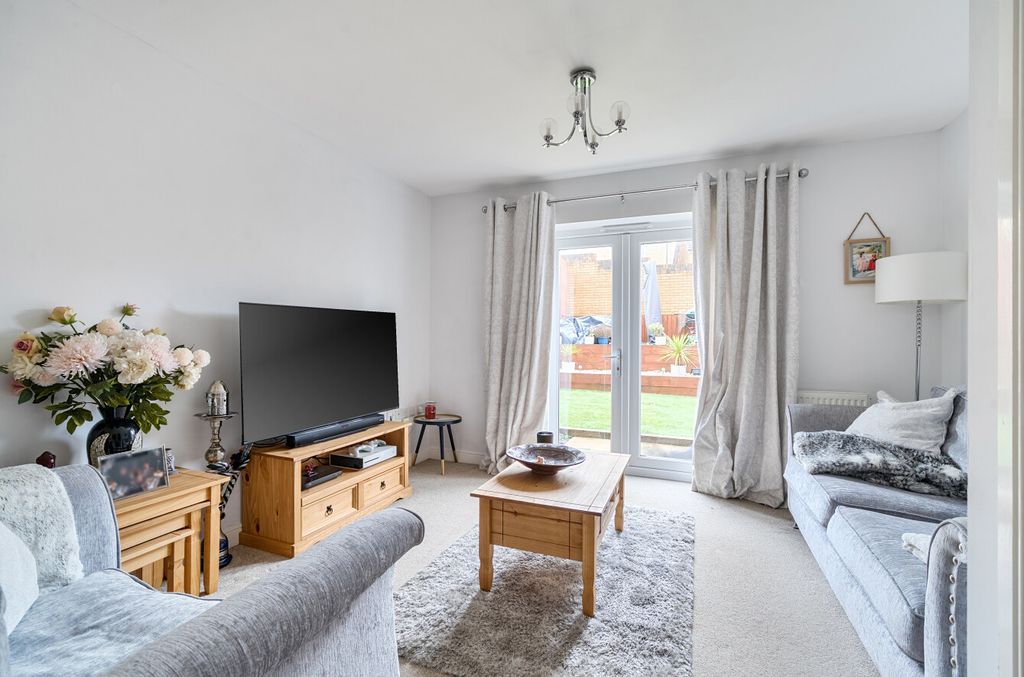 Property photo 2 of 11 1406126-6-69807Ff...