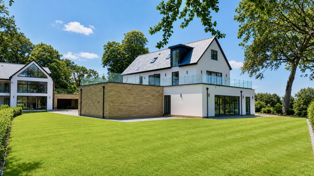 Property photo 1 of 9 Crimble Hall