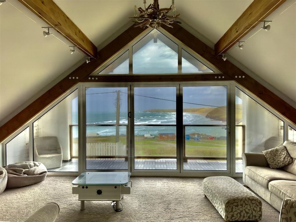 Property photo 2 of 25 Living Room View