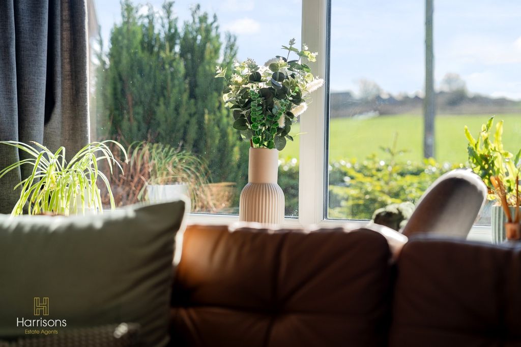 Property photo 3 of 32 4939965